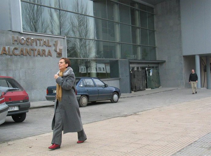 Archivo - Entrada del Hospital de San Pedro de Alcántara (Cáceres)