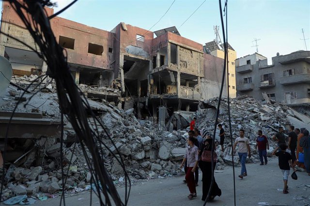 Edificios destruidos por los bombardeos de Israel contra Jan Yunis, en el sur de la Franja de Gaza