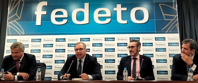 El presidente de Fedeto, Javier de Antonio Arribas; el presidente de la Asociación de Comercio de Toledo, Juan Manuel Albelda; el vicepresidente, Carlos Molina, y el secretario general de Fedeto, Manuel Madruga.