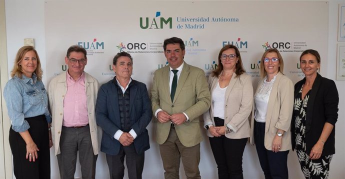 Representantes de la Fundación de la UAM y de Signus tras la firma del acuerdo de colaboración.