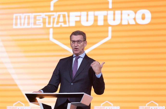 El presidente del PP, Alberto Núñez Feijóo, interviene durante la segunda jornada de la segunda edición de Metafuturo, en el Ateneo de Madrid, a 17 de octubre de 2023, en Madrid (España). Metafuturo son unas jornadas para dar a conocer al público, l