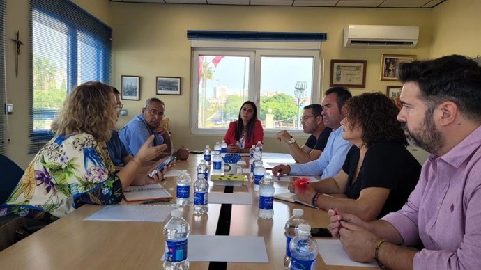 La consejera de Agua, Agricultura, Ganadería y Pesca, Sara Rubira, mantiene su primer encuentro con representantes del sector pesquero de la Región de Murcia