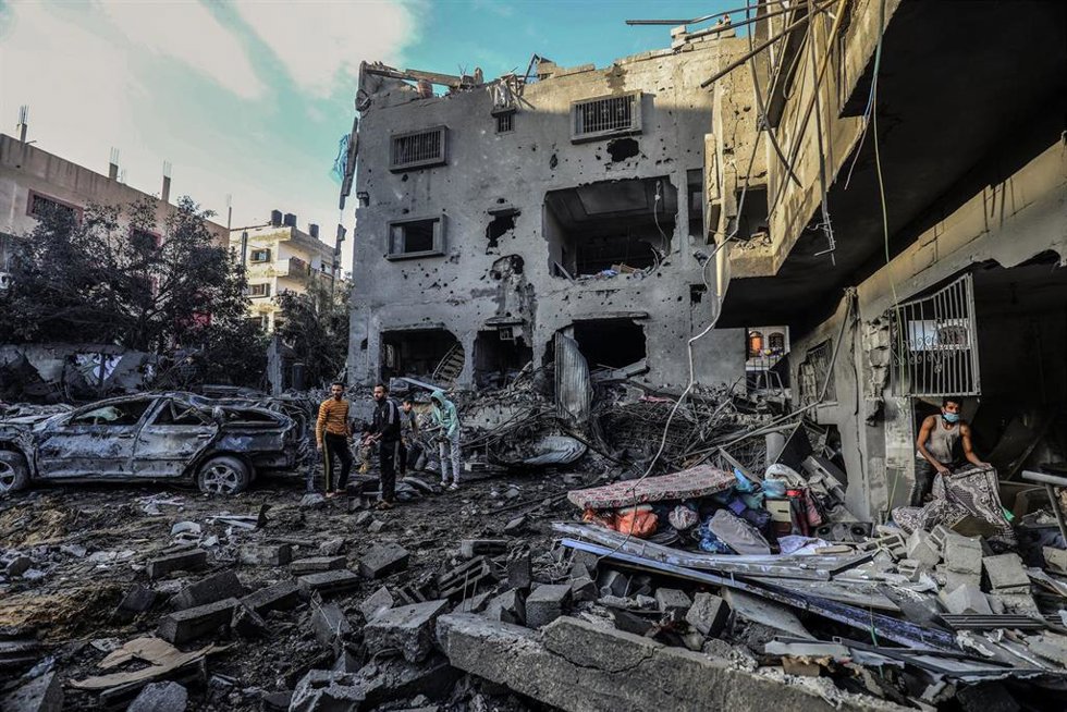 Una vivienda dañada por los bombardeos de Israel sobre la Franja de Gaza
