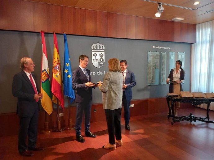 Homenaje a funcionarios de la administración autonómica recientemente jubilados
