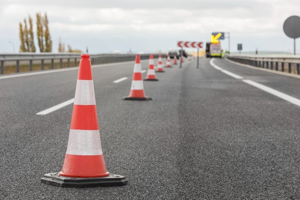 Sacyr y GMV se alían para automatizar la colocación de conos en carretera