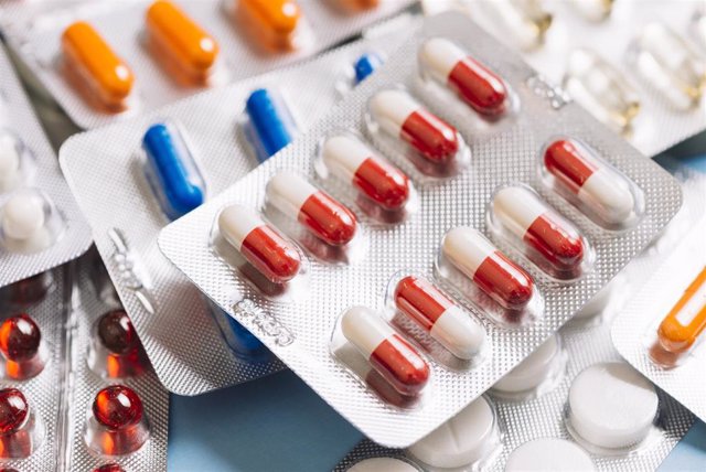 Archivo - Alertan de que incorrecto uso de los antibióticos está provocando su ineficacia a un ritmo impensable hace 5 años