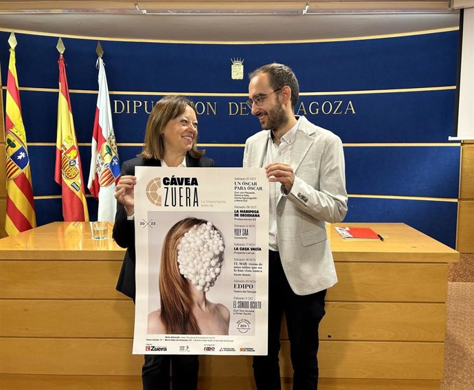 La diputada delegada de Cultura, Charo Lázaro, y el concejal de Cultura de Zuera, Miguel Lozano