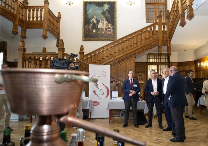 Inauguración del I Encuentro de Compradores Internacionales con Empresas Agroalimentarias de Cantabria en el Palacio de La Magdalena