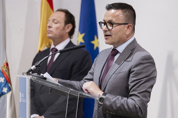 El conselleiro de Medio Rural dirigiéndose a los asistentes