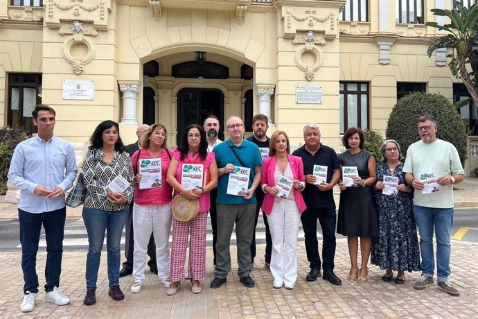 Begoña Medina, viceportavoz socialista, en rueda de prensa convocada por la plataforma Iniciativa Ciudadana Contra el Tarifazo del Agua