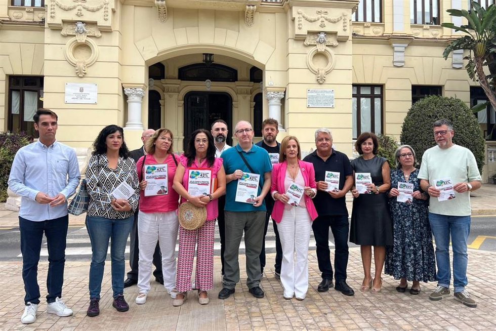 Begoña Medina, viceportavoz socialista, en rueda de prensa convocada por la plataforma Iniciativa Ciudadana Contra el Tarifazo del Agua
