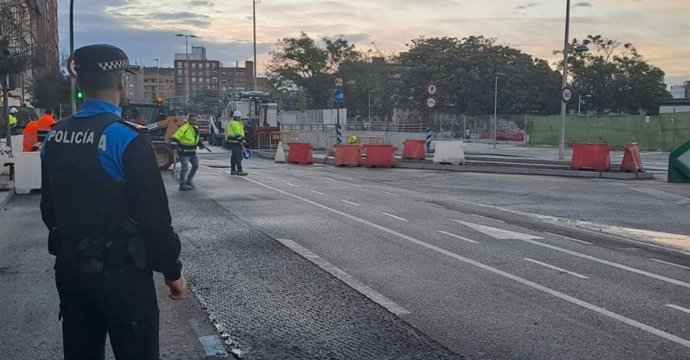 Obras en el cruce de las calles Estación y Recondo de Valladolid.