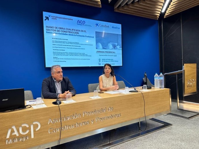 CaixaBank Dualiza y el sector de la construcción buscan en Málaga soluciones desde FP al relevo profesional.