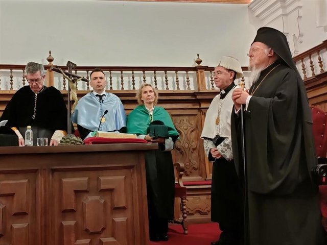 El patriarca de Constantinopla, Bartolomé I, primero por la derecha, en la UPSA