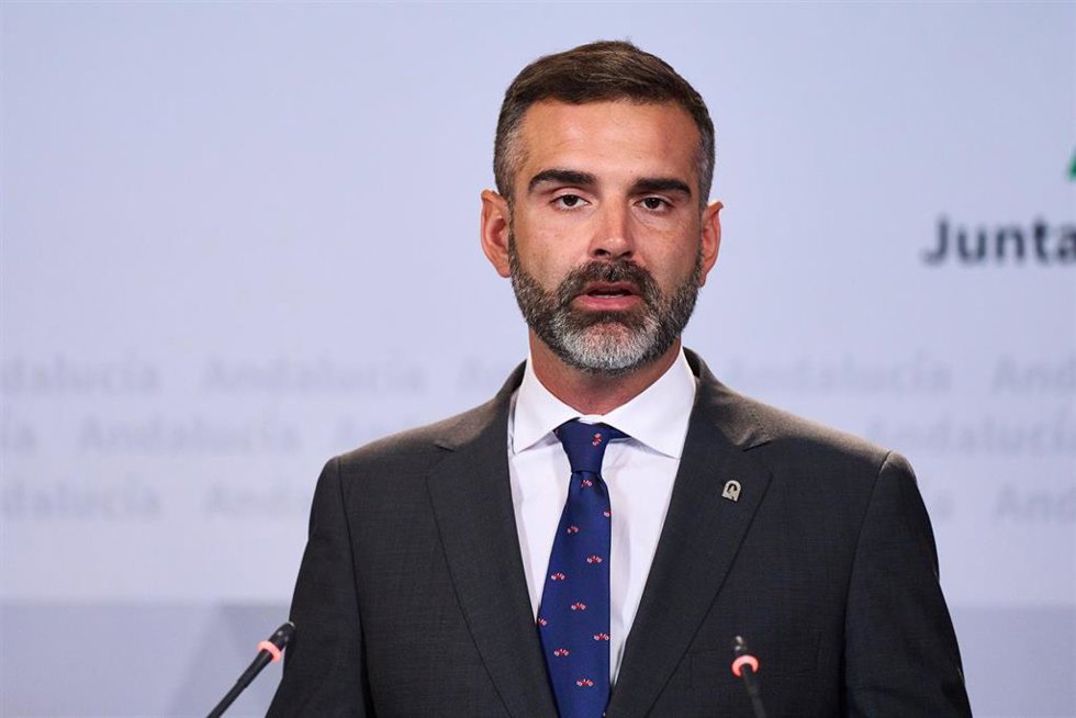 El consejero de Sostenibilidad, Medio Ambiente y Economía Azul de la Junta de Andalucía y portavoz del gobierno, Ramón Fernández-Pacheco, durante la Rueda de prensa posterior al Consejo de Gobierno de la Junta de Andalucía en el Palacio de San Telmo, a 