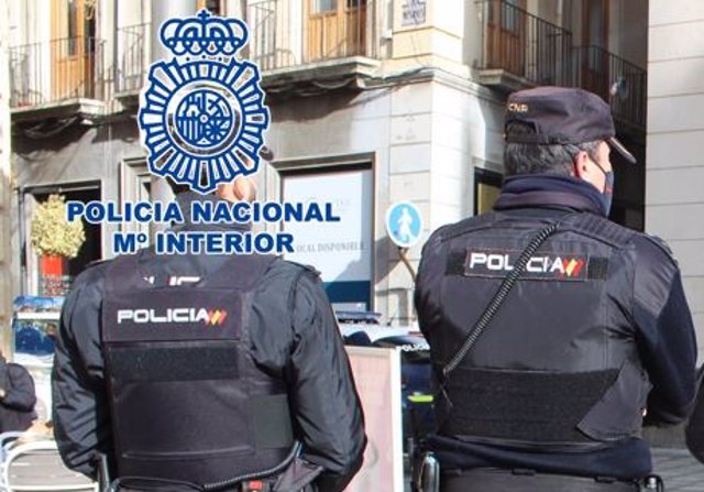 Archivo - Agents de la Policia Nacional 