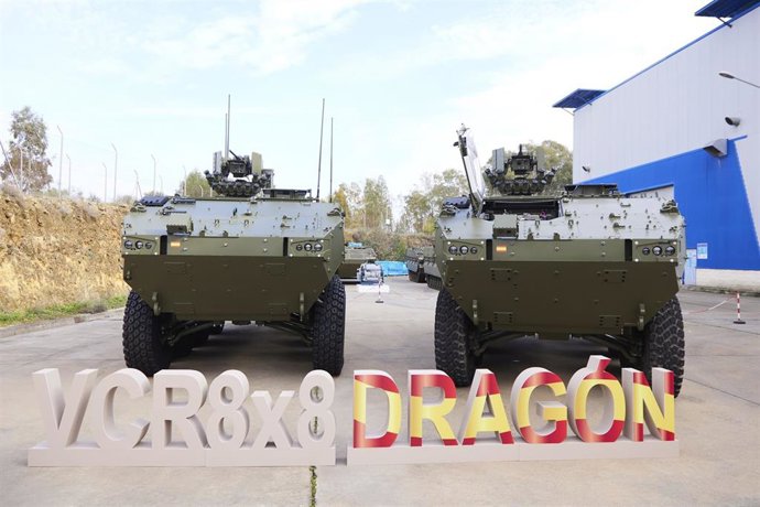 Archivo - Detalle de los nuevos vehículos durante la presentación de los siete primeros Vehículos de Combate sobre Ruedas (VCR) 8x8 Dragón al Ministerio de Defensa y el Ejército de Tierra en la Fábrica de Trubia de GDELS-Santa Bárbara Sistemas.