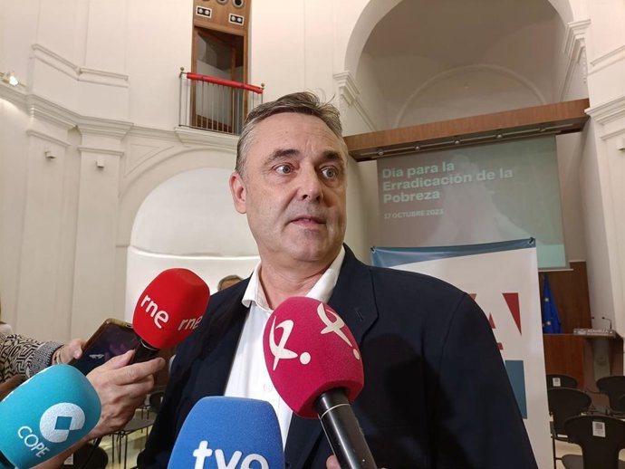 El presidente de la EAPN, Sebastián González, en decalraciones a los medios este martes