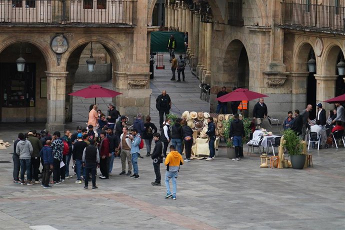 Equipo de una película de Bollywood durante su rodaje en  Salamanca, a 17 de octubre de 2023, un filme de una productora india que ha comenzado con la grabación de escenas en el casco histórico de la ciudad