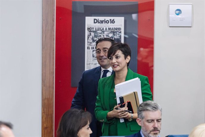 El ministro de Asuntos Exteriores, Unión Europea y Cooperación en funciones, José Manuel Albares, y la ministra Portavoz y de Política Territorial en funciones, Isabel Rodríguez, en La Moncloa.