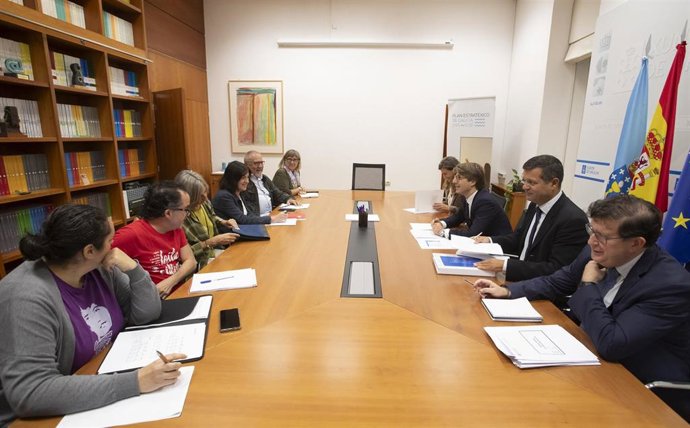 El conselleiro de Facenda e Administración Pública, Miguel Corgos, se reúne con responsables de las organizaciones sindicales para hablar de los presupuestos de 2024