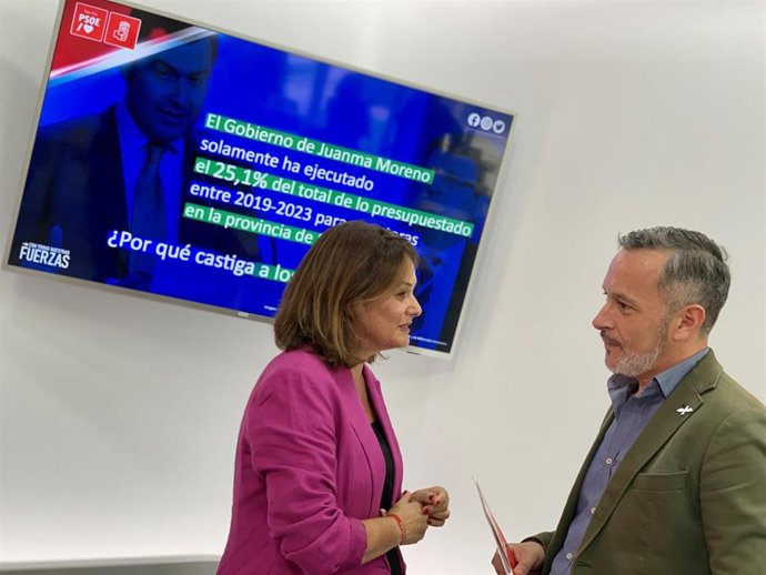 La alcaldesa de Espartinas, Cristina Los Arcos, y el secretario de organización del PSOE de Sevilla, Rafael Recio.