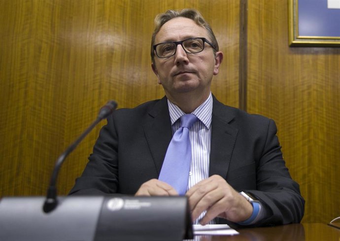 Archivo - Comisión de investigación en el Parlamento andaluz sobre la extinta Faffe.  El exconsejero de Empleo Manuel Recio  al inicio de la comparecencia.  En el Parlamento de Andalucía, Sevilla (Andalucía), a 21 de noviembre de 2019.