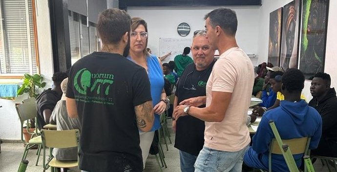 La directora general de Protección a la Infancia y las Familias, Sandra Rodríguez, se ha reunido con los responsables de las Fiscalías del Menor y de Extranjería de la provincia de Santa Cruz de Tenerife