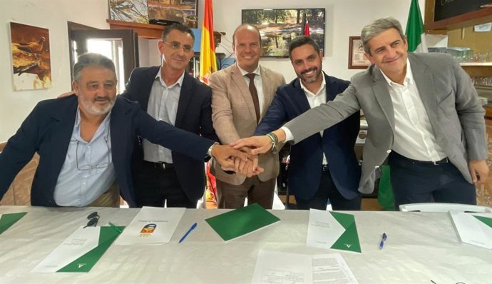 La Junta impulsa un acuerdo de custodia del territorio con la sociedad de caza El Cartucho y los ayuntamientos de Barbate y Vejer