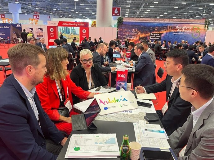 Andalucía avanza en la ampliación de la oferta aérea hacia el destino en la feria Routes