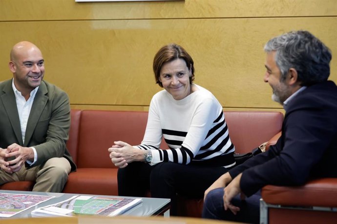 Reunión del  consejero de Fomento, Cooperación Local y Prevención de Incendios del Principado de Asturias, Alejandro Calvo, con la alcaldesa de Gijón, Carmen Moriyón (Foro), acompañada del oncejal de Urbanismo, Jesús Martínez Salvador.