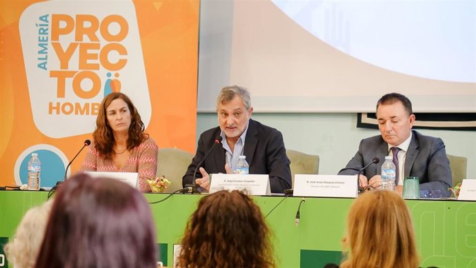 El vicepresidente de la Diputación Provincial de Almería, Ángel Escobar, participa en la presentación de la Memoria de Proyecto Hombre Almería de 2022