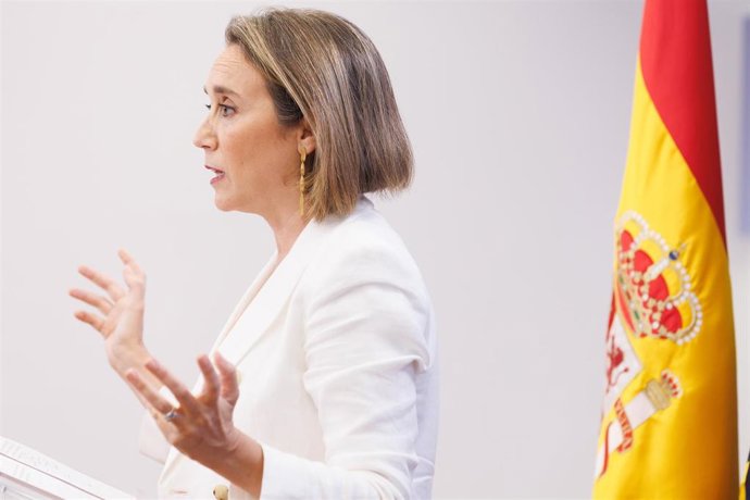 La secretaria general del PP, Cuca Gamarra, ofrece una rueda de prensa, en el Congreso de los Diputados, a 5 de octubre de 2023, en Madrid (España).