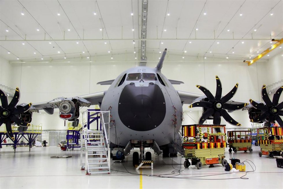 Archivo - Un A-400M en las instalaciones de la Maestranza Aérea de Sevilla