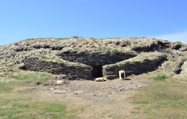El edificio de piedra se encuentra en Isbister, en las Islas Orcadas, también conocida como la Tumba de las Águilas, de donde proceden algunas de las muestras de algas analizadas en el estudio.