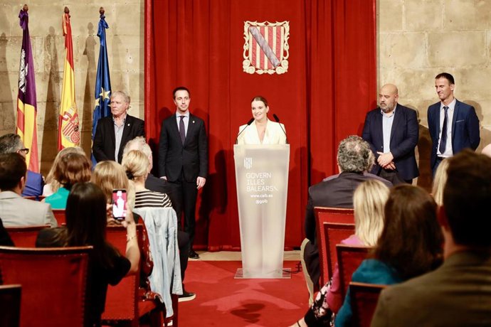 La presidenta del Govern, Marga Prohens, durante la recepción a organizadores y galardonados en la I edición de los Premios Gastronómicos Mallorca.