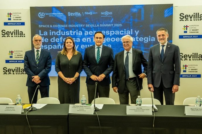 Presentación del Space & Defense Industry Sevilla Summit 2023, que ha tenido lugar en las Oficinas de Turismo del Ayuntamiento de Sevilla.