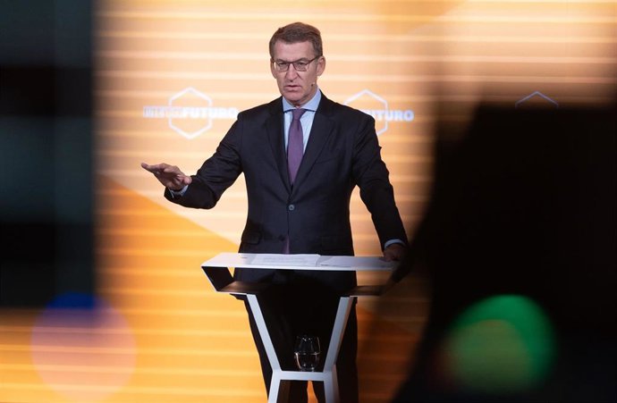 El presidente del PP, Alberto Núñez Feijóo, interviene durante la segunda jornada de la segunda edición de Metafuturo, en el Ateneo de Madrid, a 17 de octubre de 2023, en Madrid (España). Metafuturo son unas jornadas para dar a conocer al público, l