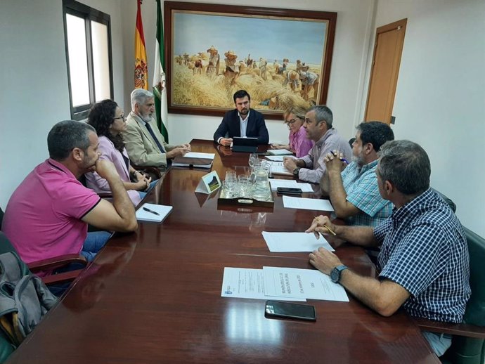 El delegado de Agricultura con el alcalde de Chipiona.