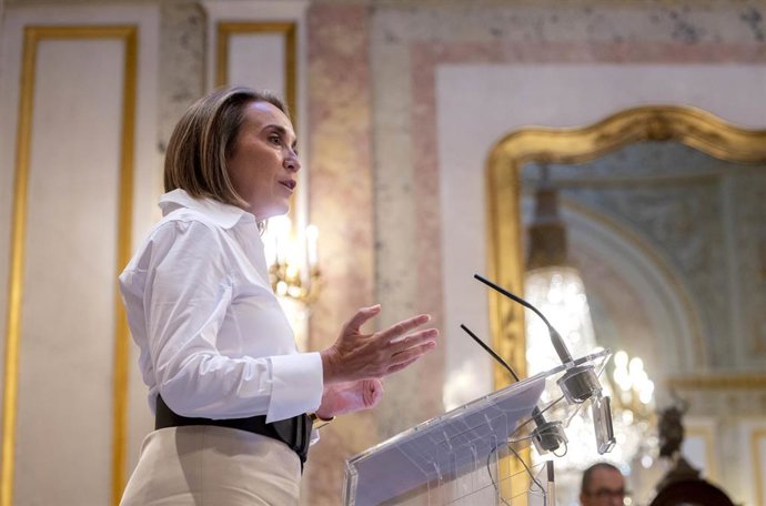 La secretaria General del Partido Popular, Cuca Gamarra, ofrece una rueda de prensa posterior a la primera sesión del debate de investidura del líder del PP, en el Congreso de los Diputados, a 26 de septiembre de 2023, en Madrid (España). 