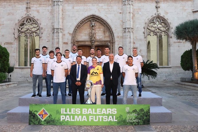 Foto de familia de la presentación del equipo Illes Balears Palma Futsal.
