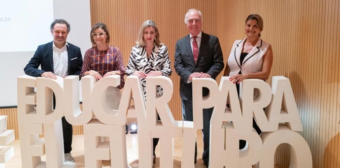 La consejera de Educación, Ciencia y Universidades, Claudia Pérez Forniés, inaugura el programa 'Educar para el Futuro' de la Fundación Ibercaja.