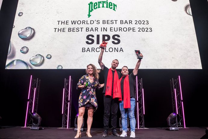 Barcelonas Sips is crowned No.1 in The Worlds 50 Best Bars 2023, sponsored by Perrier, at a live awards ceremony in Singapore (PRNewsfoto/50 Best)
