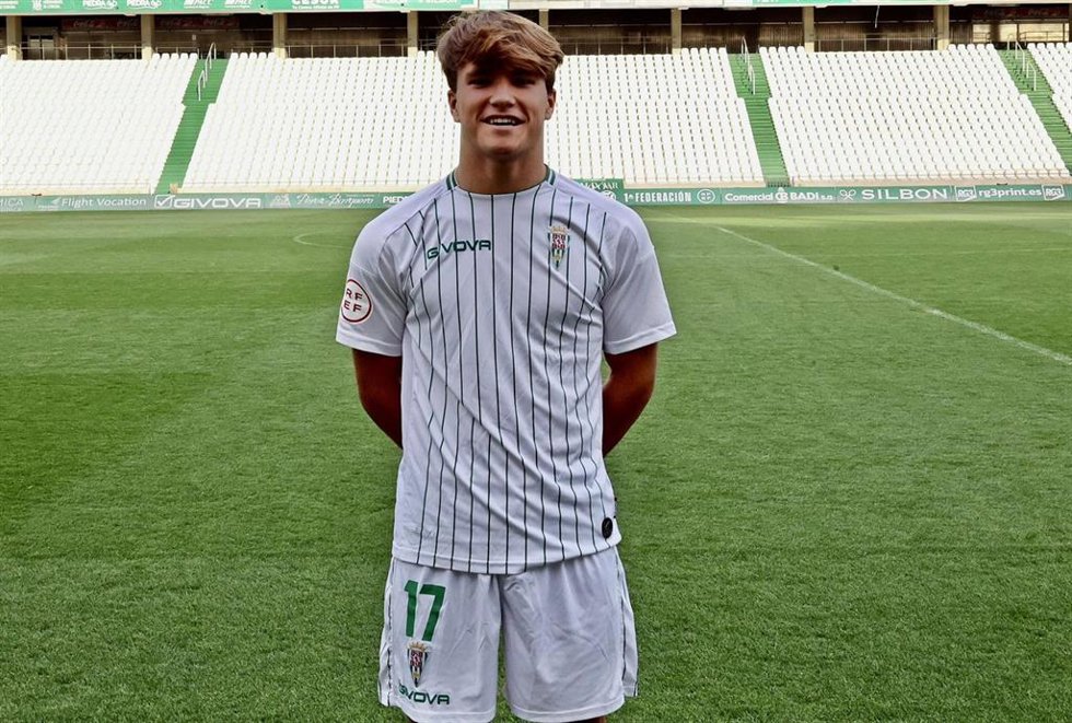 Imagen oficial, con su equipación del Juvenil del Córdoba CF, de Álvaro Prieto