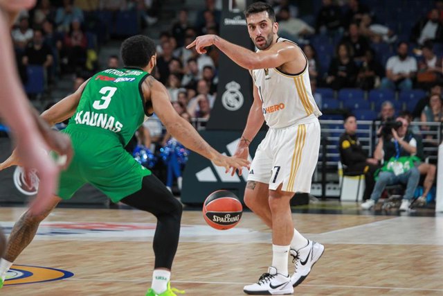 Naz Mitrou-Long of Zalgiris Kaunas and Facundo Campazzo of Real Madrid in action during Turkish Airlines Euroleague basketball match between Real Madrid and Zalgiris Kaunas at Wizink Center on October 17, 2023,  in Madrid, Spain.