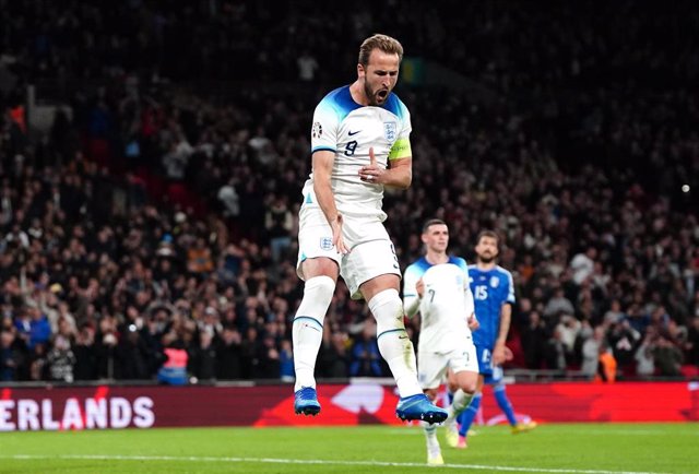 17 October 2023, United Kingdom, London: England's Harry Kane celebrates scoring his side's first goal during the UEFA Euro 2024 qualifying group C soccer match between England and Italy at Wembley Stadium. Photo: Nick Potts/PA Wire/dpa