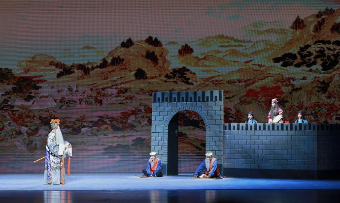 Photo shows that Peking Opera "The Ruse of the Empty City" was performed at the opening ceremony of the Chinese Opera Gala (Kunshan) 2023.