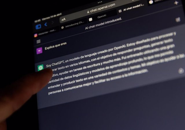 Archivo - La página web de ChatGPt en una tablet, a 14 de abril de 2023, en Madrid (España). La Agencia Española de Protección de Datos ha iniciado de oficio actuaciones previas de investigación a la empresa estadounidense OpenAI, propietaria del servicio