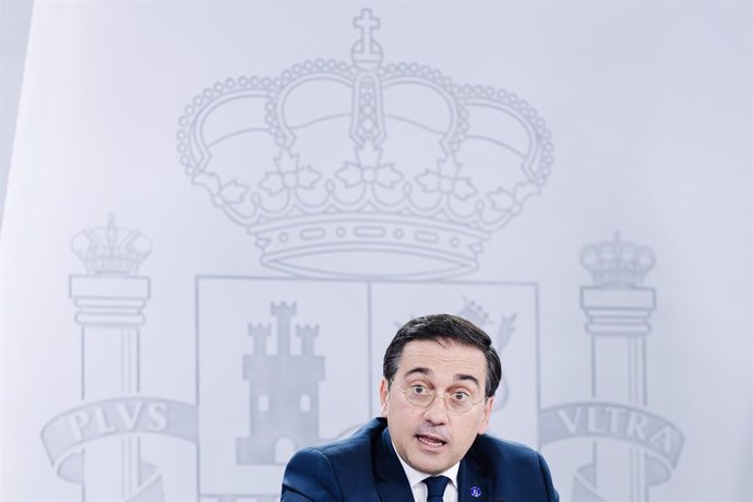 El ministro de Asuntos Exteriores, Unión Europea y Cooperación en funciones, José Manuel Albares, durante una rueda de prensa posterior a la reunión del Consejo de Ministros, en el Palacio de La Moncloa, a 17 de octubre de 2023, en Madrid (España). Durant