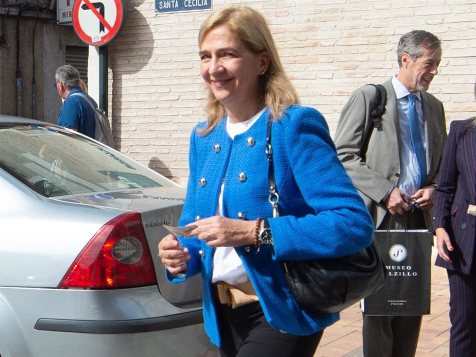 La Infanta Cristina a su salida este martes de la Escuela de Hostelería de Cáritas en Murcia